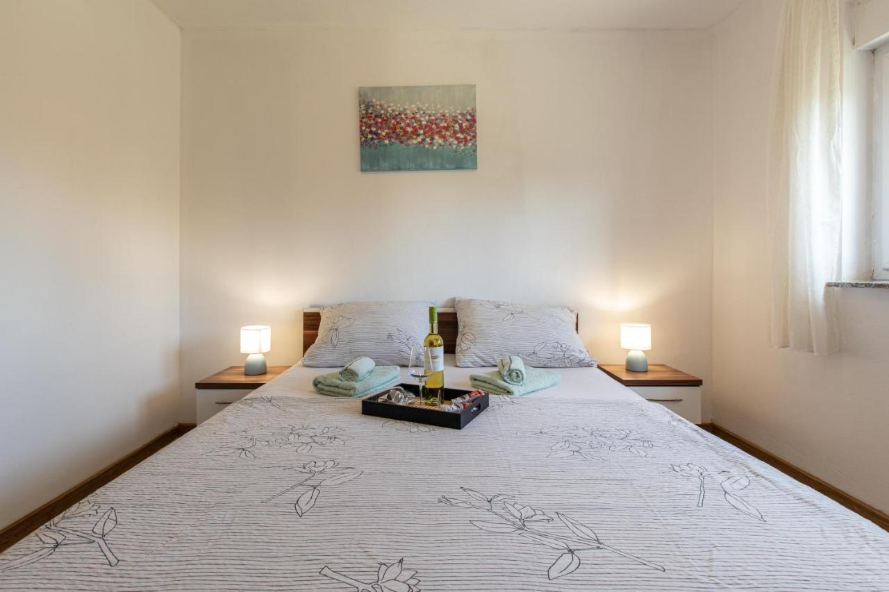 Lucija Apartment Lovinac  ภายนอก รูปภาพ